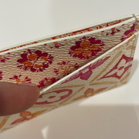 Louis Vuitton 2024 By the Pool coral tiles Card Holder Limited Edition - Picture 4 of 5